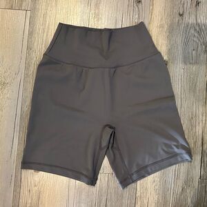 P’TULA Cassey Shorts in Smoke Grey size Small